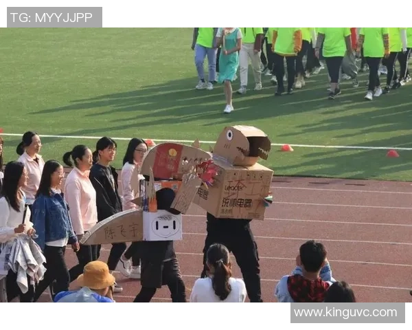 从晨曦到夜幕足球球星以刻苦训练书写辉煌人生篇章