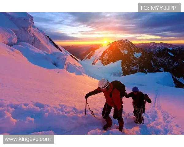 从草根到顶峰:励志足球明星们的奋斗历程与荣耀时刻 从草根到顶峰:励志足球明星们的奋斗历程与荣耀时刻