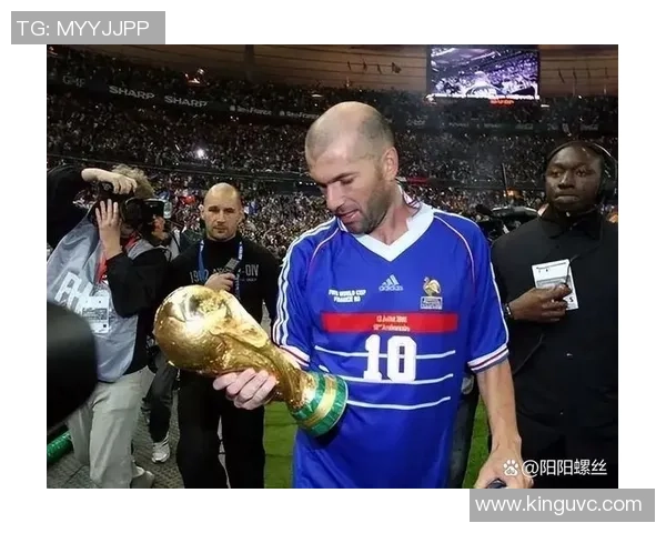 历届足球巨星风云回顾与时代传奇对比分析 历届足球巨星风云回顾与时代传奇对比分析