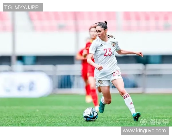 女足球星风采尽显 助力体育发展 展现女性力量与竞技精神的精彩瞬间