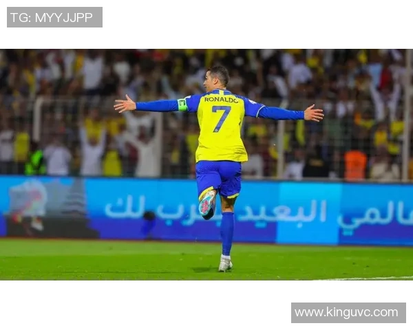 足球巨星低调现身潮流鞋店引发球迷热议购物细节成焦点 足球巨星低调现身潮流鞋店引发球迷热议购物细节成焦点