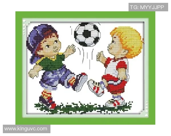 足球巨星背影艺术挂画展现运动魅力与力量之美